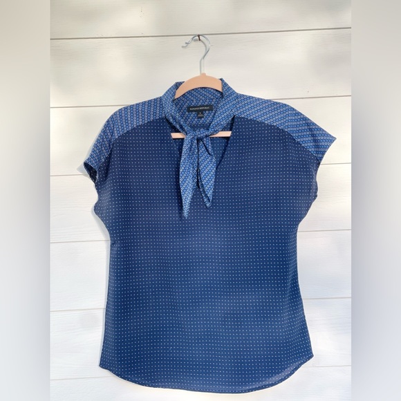 Banana Republic blue silk scarf blouse. Size small - Picture 5 of 6